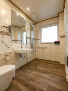 A bathroom at Landhaus Hillebrand