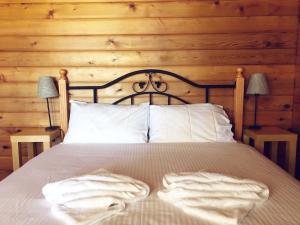 a bedroom with a bed with two towels on it at Pieter van Gent Winery & Vineyard in Eurunderee
