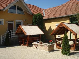 Foto dalla galleria di Viola Vendégház a Pápa