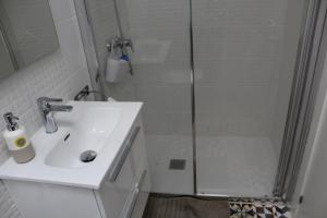 Kúpeľňa v ubytovaní Apartamentos Angelita Plaza Beach