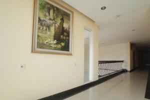 Fotografie z fotogalerie ubytování RedDoorz Plus near Green Pramuka Square Mall v destinaci Jakarta