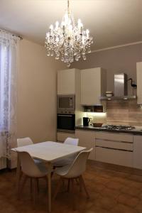 A kitchen or kitchenette at Anna's Apartment, the Heart of Bologna.