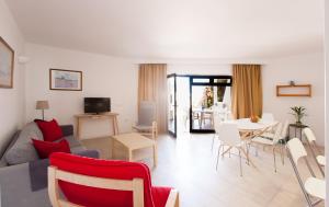 a living room with a couch and a table at Club Oceano in Puerto del Carmen