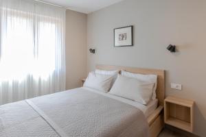 Säng eller sängar i ett rum på Contrada del Nonno Apartments (city center - private parking on-site)