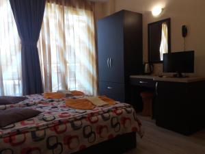 A bed or beds in a room at Hotel Sirena