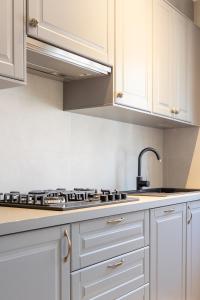 Кухня или мини-кухня в Contrada del Nonno Apartments (city center - private parking on-site)
