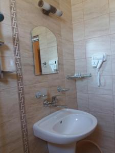 A bathroom at Hotel Sirena