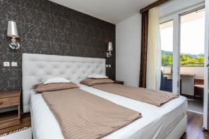 Un pat sau paturi într-o cameră la Bed & Breakfast Došen IV