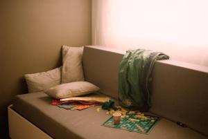 Un pat sau paturi într-o cameră la Pol & Grace Hotel