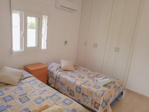 Ένα ή περισσότερα κρεβάτια σε δωμάτιο στο Paphos Apartments
