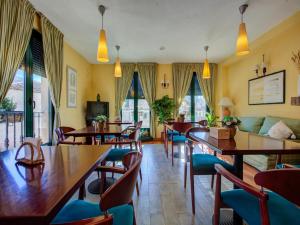 a restaurant with tables and chairs and a couch at Casa Rural La Chata by Vivere Stays in Valsain