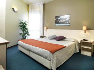Voodi või voodid majutusasutuse Hotel Ristorante Alcide toas