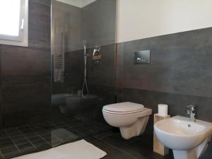 Bilik mandi di Poggio del Gallo +22 gambar