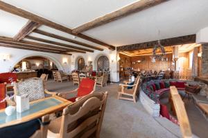 Posezení v ubytování Hotel Chesa Randolina