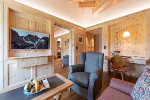 Posezení v ubytování Hotel Chesa Randolina