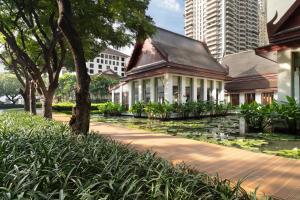 Ein Garten an der Unterkunft The Sukhothai Bangkok