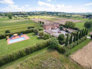 an aerial view of an estate with a swimming pool at Casa Carlotta in Foiano della Chiana