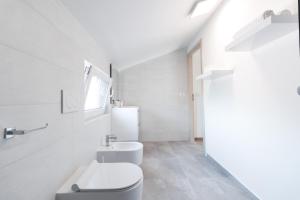 Ένα μπάνιο στο Apartments Amavi +49 φωτογραφίες