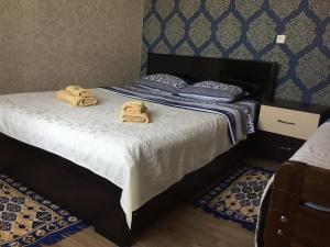 a bedroom with a bed with towels on it at Guest House Loza in Sighnaghi