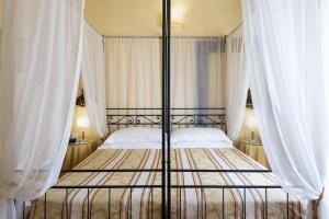 Postel nebo postele na pokoji v ubytování Hotel Palazzo dal Borgo