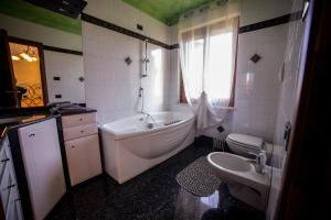 A bathroom at Villa Ivana