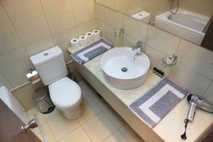 Koupelna v ubytování Oneiro Suites