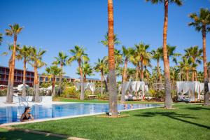 Bazén v ubytování VidaMar Resort Hotel Algarve nebo v jeho okolí