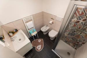 a bathroom with a sink and a toilet and a shower at La BRIGNA B&B Il bosco sul mare in Genoa