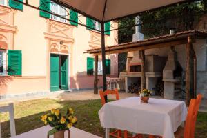 a table and chairs in front of a building at La BRIGNA B&B Il bosco sul mare in Genoa