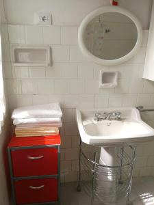 a bathroom with a sink and a mirror at Alojamiento Rúa Pino 110 in Vigo