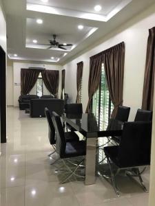 Khu vực ghế ngồi tại Family Homestay