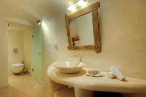 Ένα μπάνιο στο Pasithea Suites