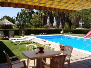 Bazén v ubytovaní Bungalow Cuesta de la Rosa. Casita rural con encanto y vistas alebo v jeho blízkosti
