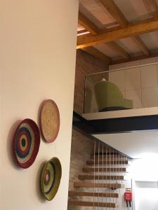 a room with two hats on the wall and a staircase at Porta 20 in Loulé