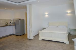 Dapur atau dapur kecil di Royal Lea Apartmens