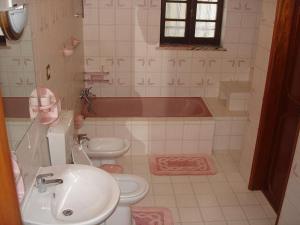 Photo de la galerie de l'établissement Apartamentos na Casa São Bernardo, à Alcobaça 41 autres photos