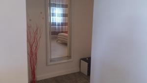 Posteľ alebo postele v izbe v ubytovaní Apartmani Ivić Paka Rab