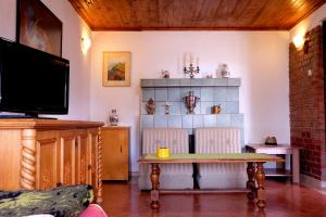 a living room with a table and a tv at Apartment Forest and Lake in Lagadin