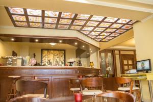 a restaurant with a ceiling with a skylight at Hotel Pella in Giannitsa