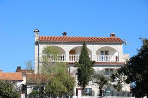 a large building with a balcony on top of it at Villa Kiki in Rovinj