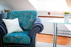 A seating area at Apartamentos Villa Zoila Baiona