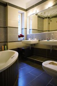 a bathroom with two sinks and a tub and a toilet at Lovely apartm.near airport in Kardiá +29 photos