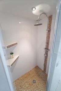 Bilik mandi di Charming Studio - heart of the city / Downtown