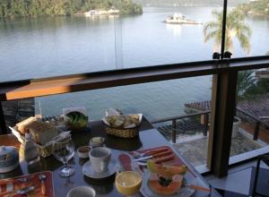 Comida no hotel ou em algum lugar perto