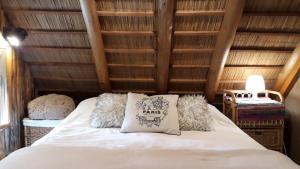 a bed with two pillows on it in a room at LA CABAÑA in Atlántida