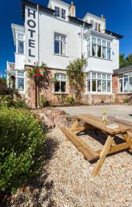 The building where the hotel is located 