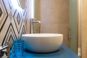 A bathroom at David Pretty Loft near Central Station Casatuabari