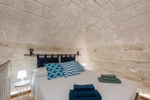 A bed or beds in a room at David Pretty Loft near Central Station Casatuabari