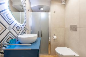 A bathroom at David Pretty Loft near Central Station Casatuabari