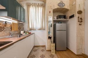 A kitchen or kitchenette at David Pretty Loft near Central Station Casatuabari